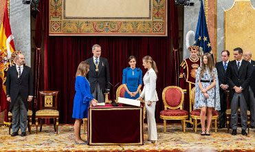 La Princesa de Asturias jura la Constitución como heredera al trono